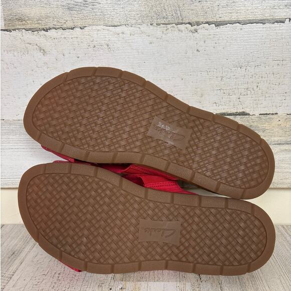 Clarks Women's 8 Reileigh May Cherry Nubuck leather sandal red slip on new - Picture 6 of 7